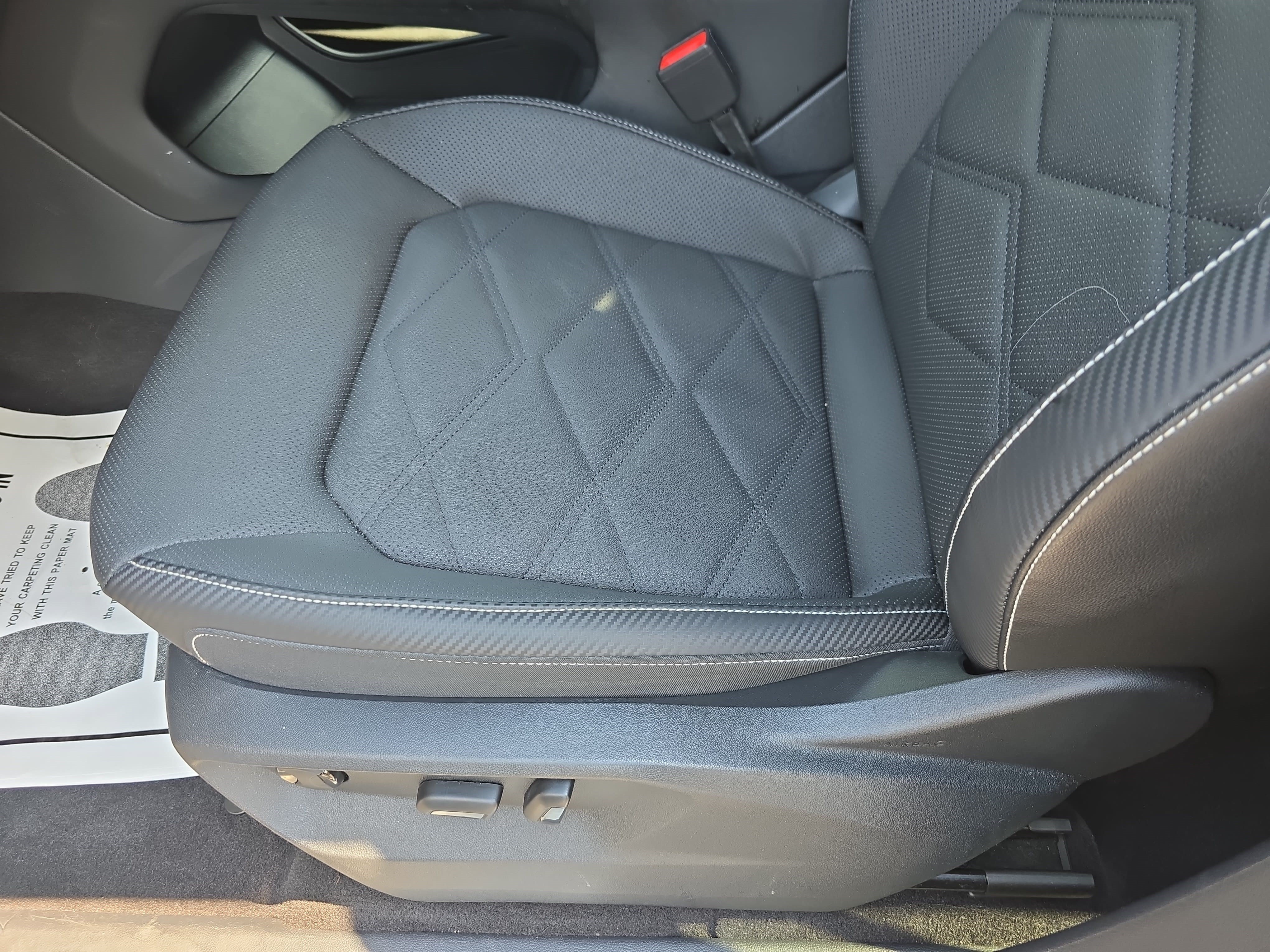 Used 2024 Volkswagen Atlas Cross Sport SE FWD image 29