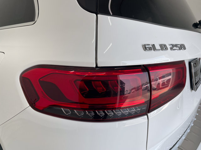 Certified 2022 Mercedes-Benz GLB 250 4MATIC image 33