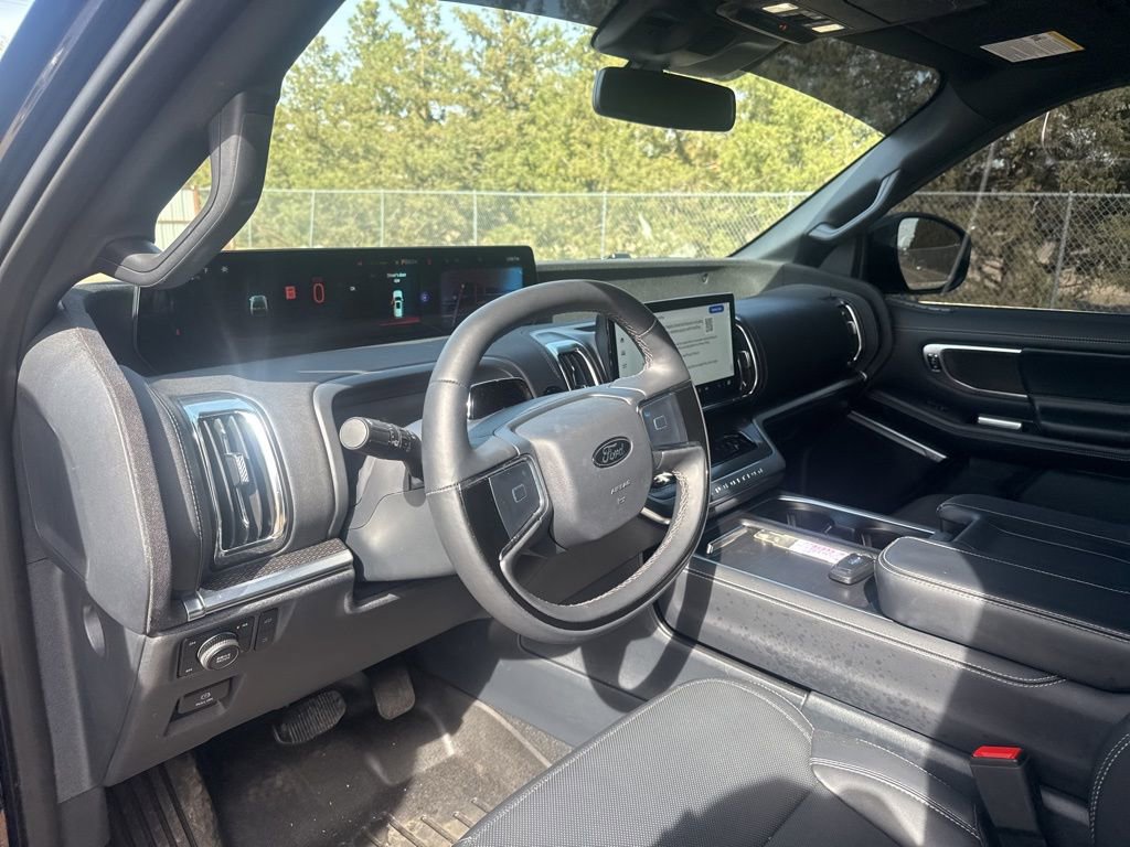 Used 2025 Ford Expedition Max Platinum w/ Stealth Appearance Package image 15