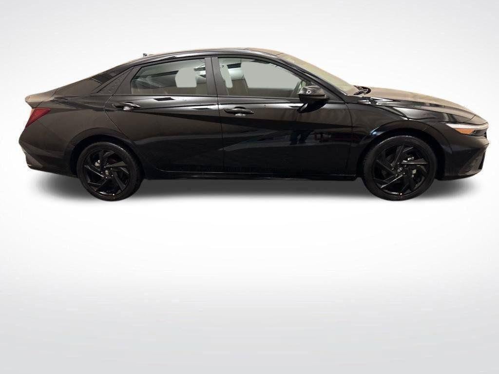 New 2026 Hyundai Elantra Sport FWD image 4