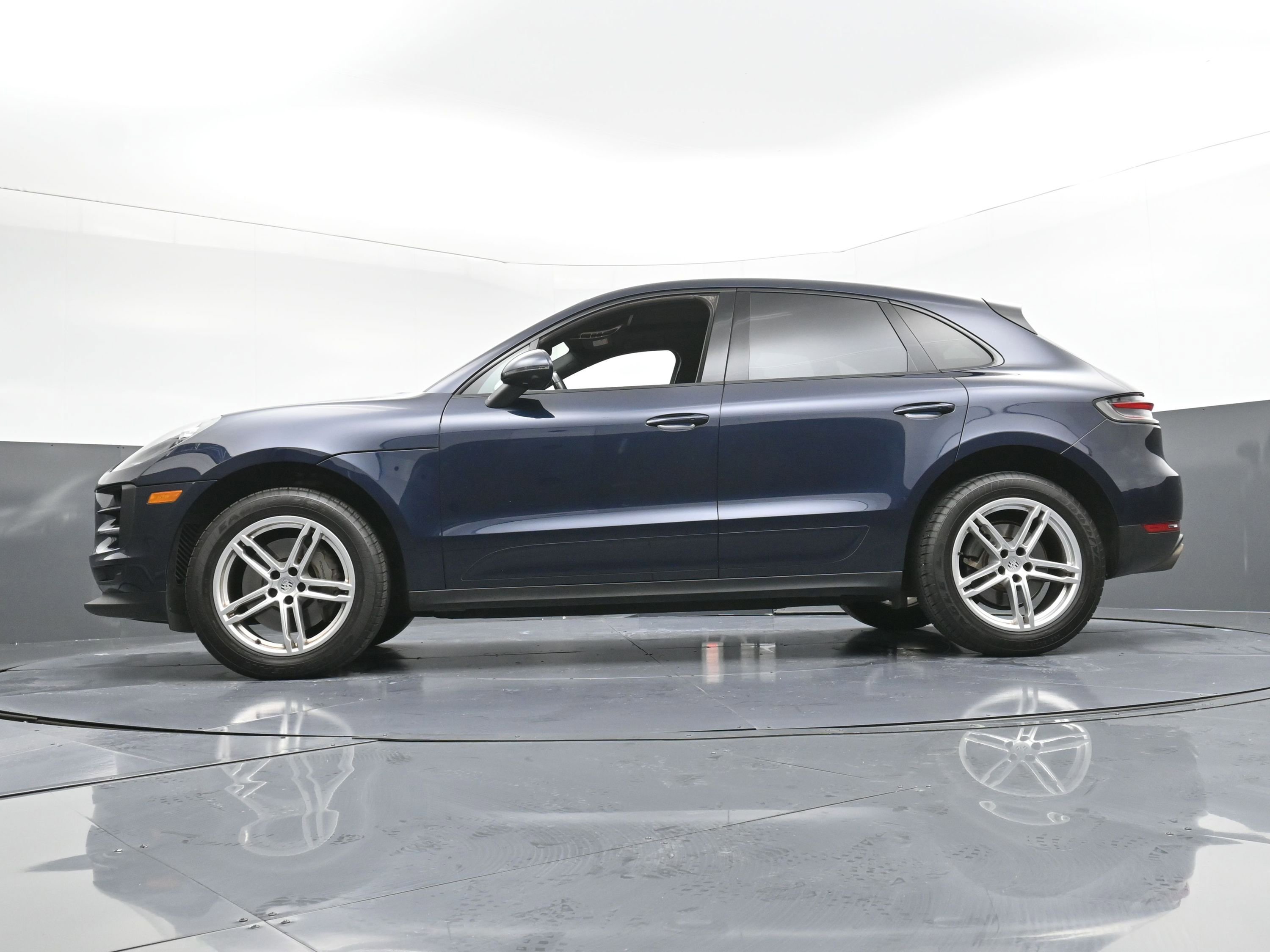 Used 2021 Porsche Macan S image 26