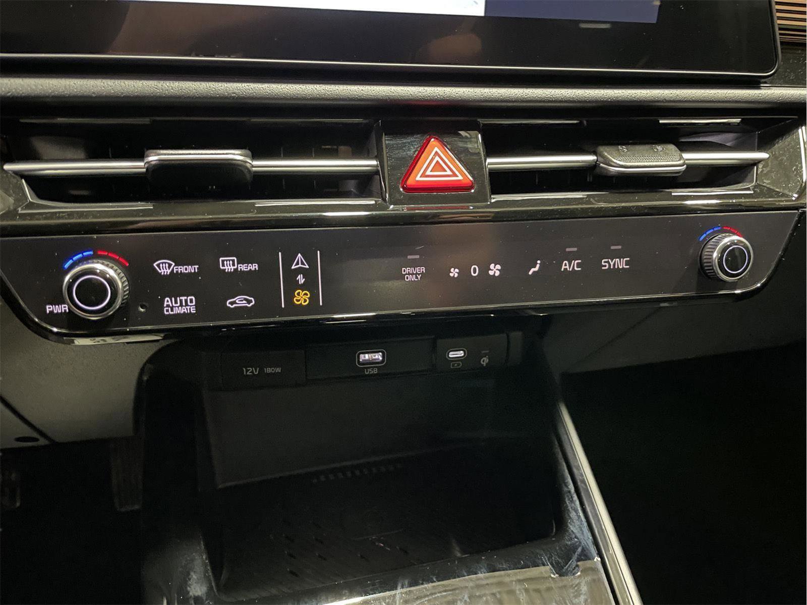 Used 2025 Kia Niro EX image 30