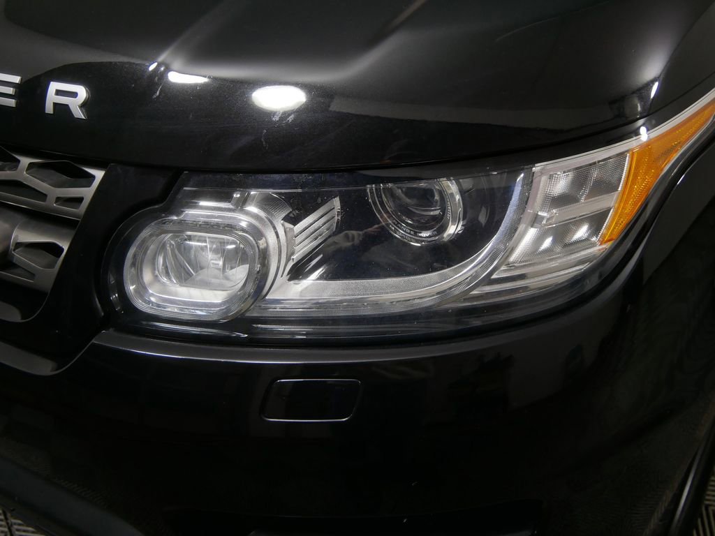 Used 2016 Land Rover Range Rover Sport SE image 9