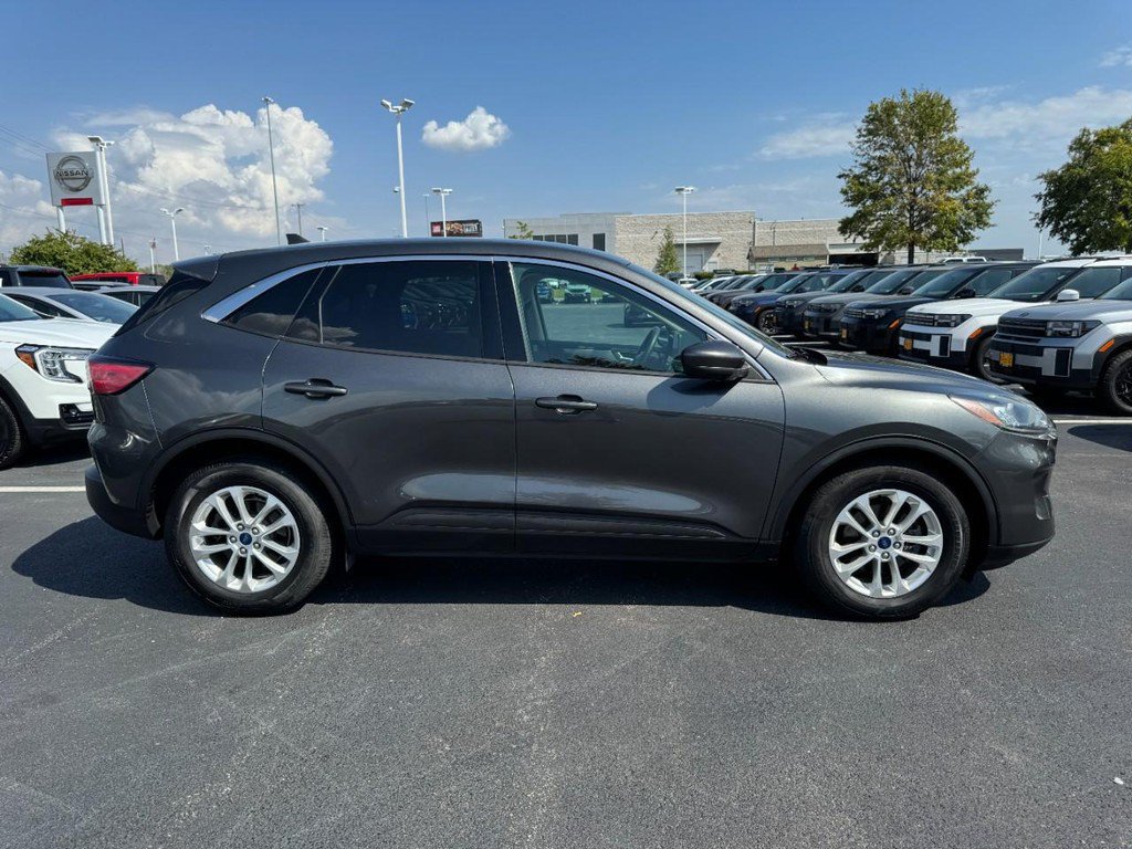 Used 2020 Ford Escape SE FWD image 2