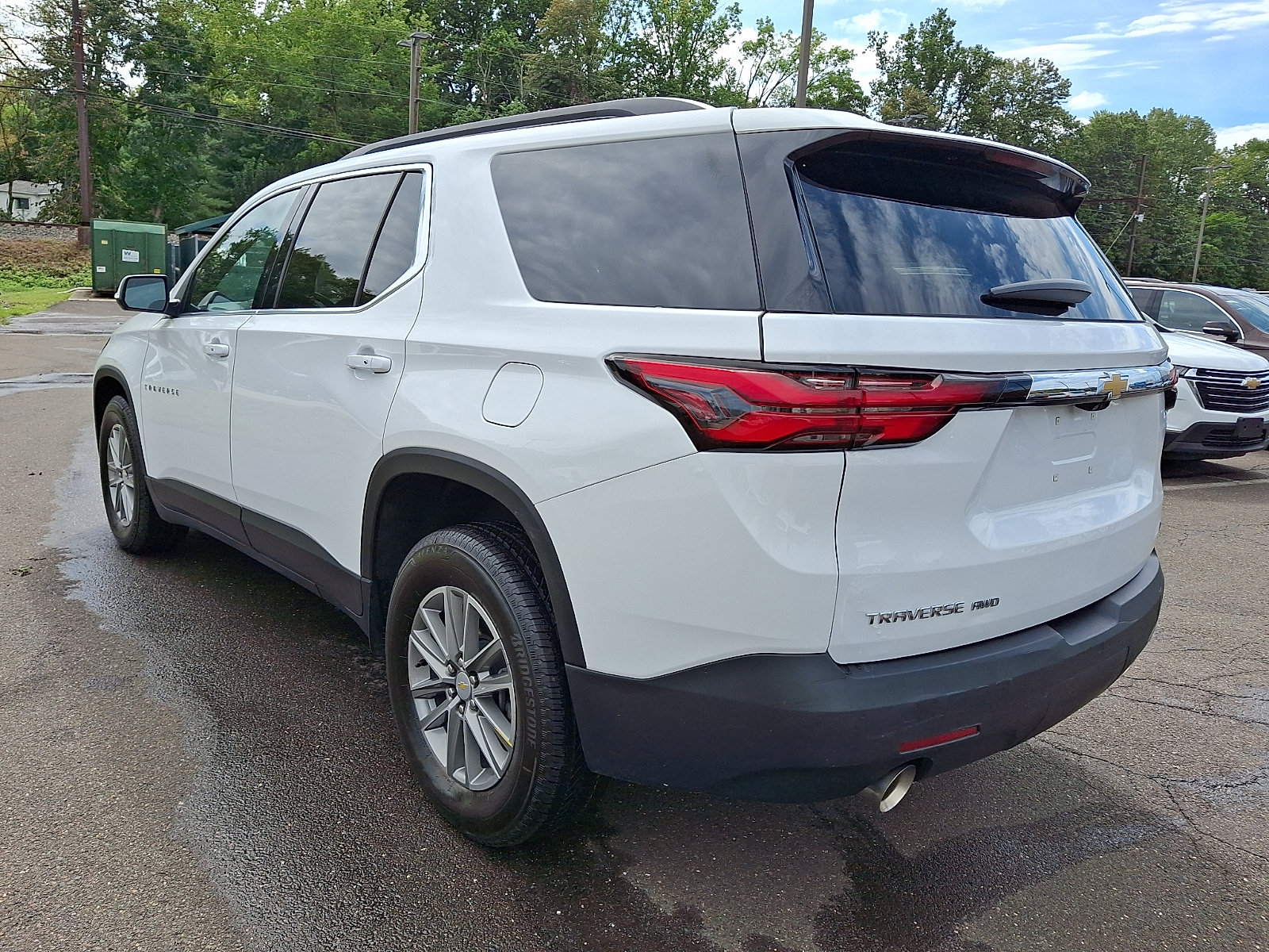 Used 2023 Chevrolet Traverse LT w/ Rear Camera Mirror Package AWD/4WD image 4