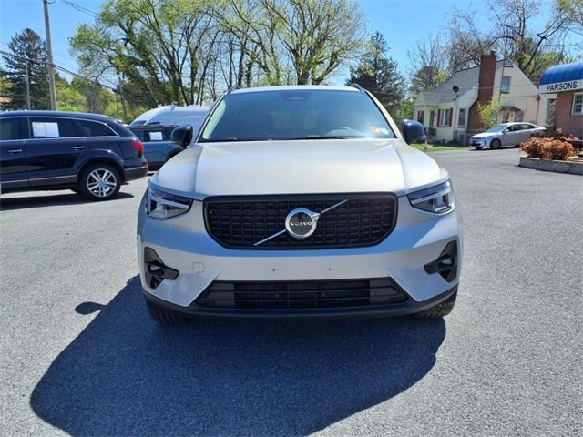 Used 2023 Volvo XC40 B5 Plus w/ Protection Package Premier image 2