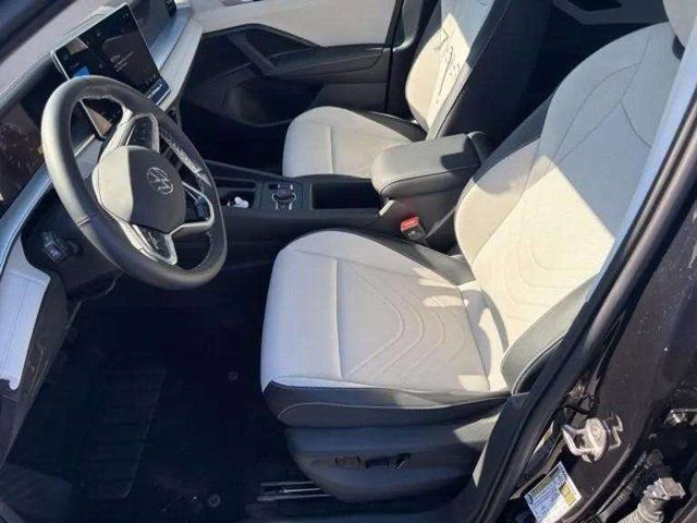 New 2025 Volkswagen Tiguan SE image 5