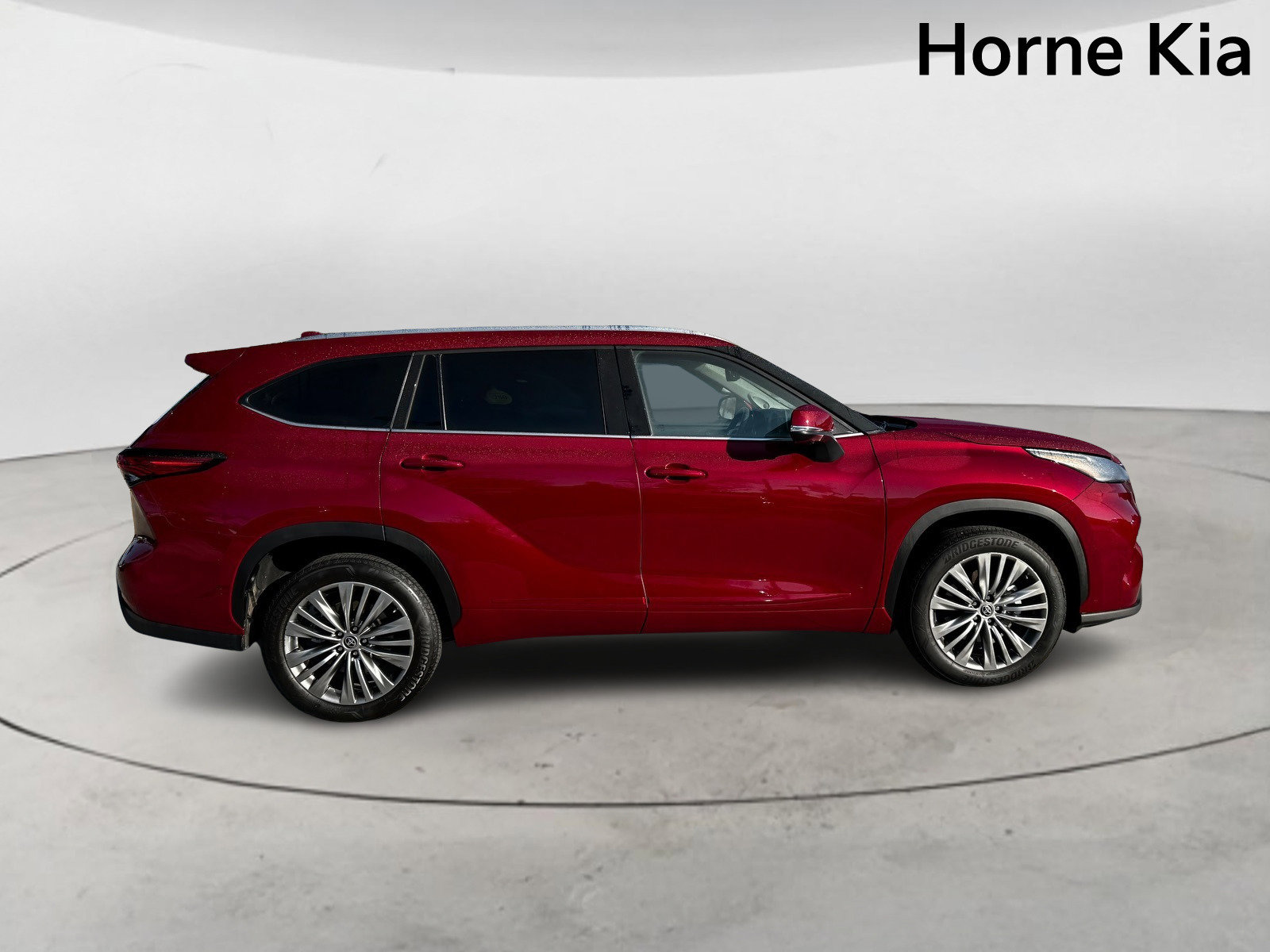 Used 2023 Toyota Highlander Platinum image 3