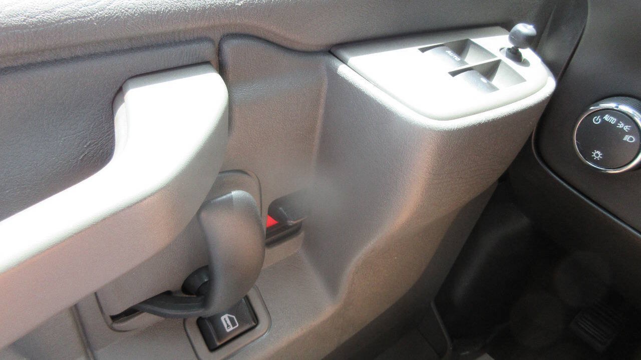 Used 2019 Chevrolet Express 2500 w/ Driver Convenience Package RWD image 28