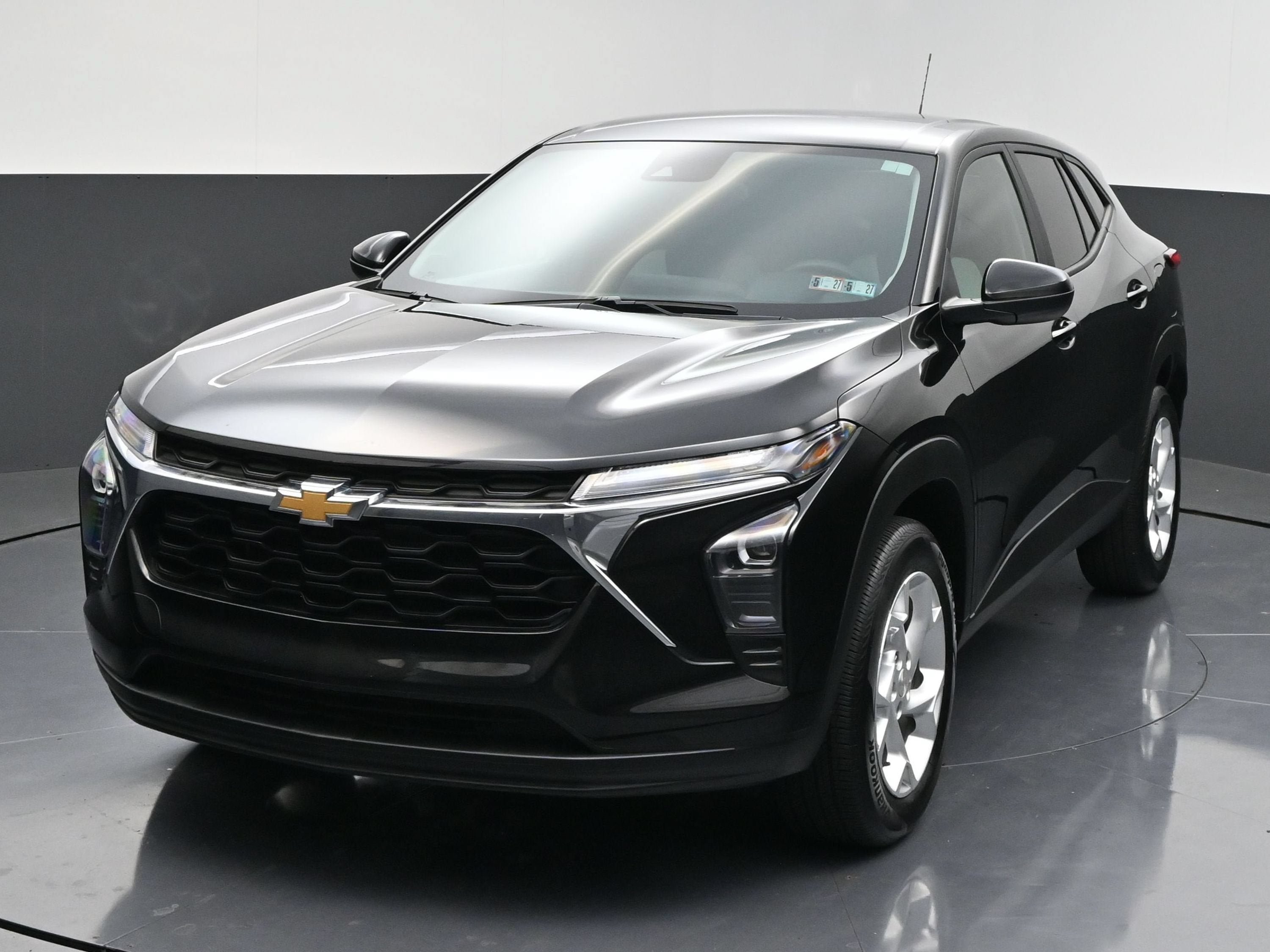 Certified 2025 Chevrolet Trax LS w/ LS Convenience Package FWD image 3