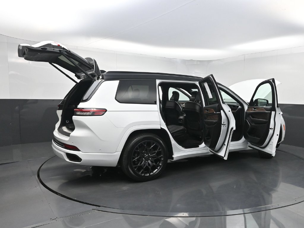 Used 2023 Jeep Grand Cherokee L Summit w/ High Altitude Package AWD/4WD image 48