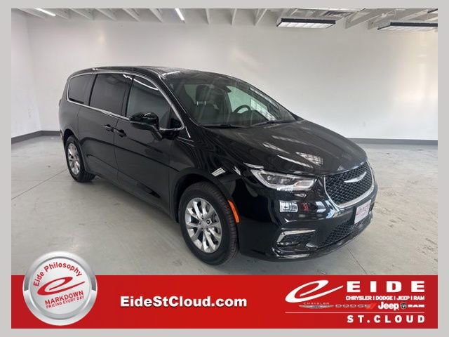 New 2026 Chrysler Pacifica Select image 1