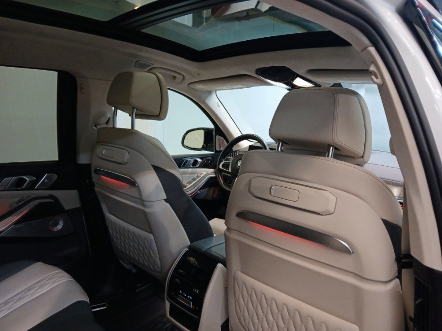 Used 2024 BMW X7 M60i w/ Executive Package image 23
