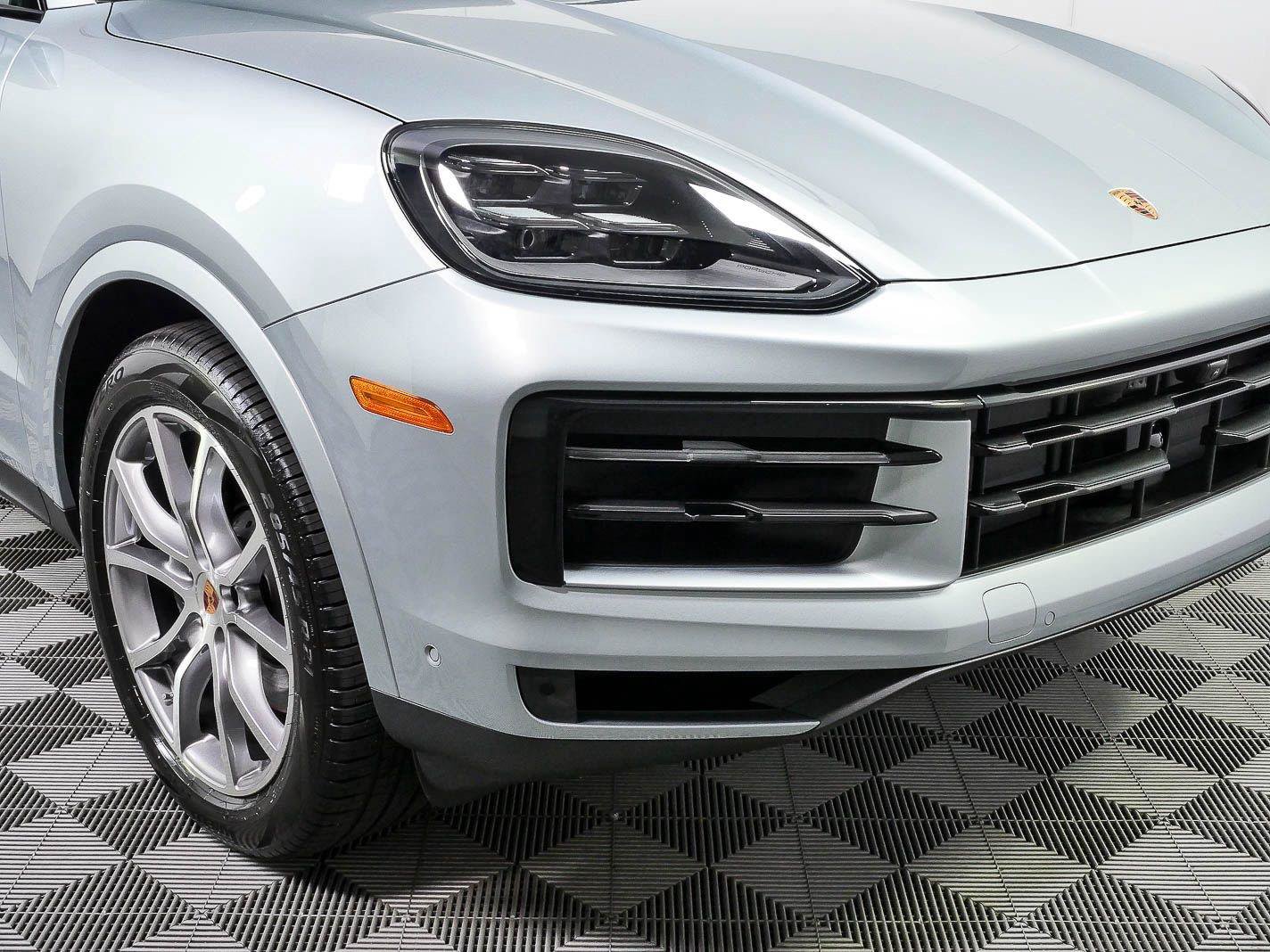 Used 2026 Porsche Cayenne Coupe AWD/4WD image 40