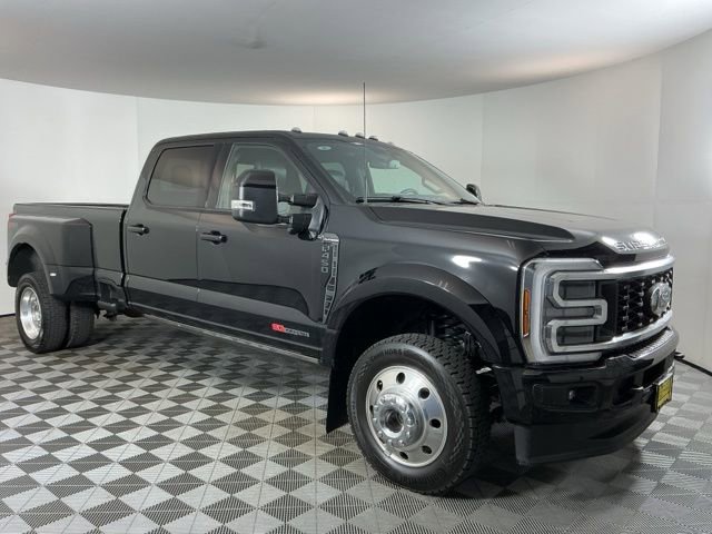 Certified 2025 Ford F450 Platinum w/ FX4 Off-Road Package image 3
