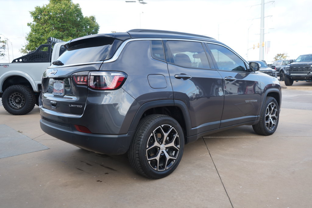 Used 2024 Jeep Compass Limited AWD/4WD image 11