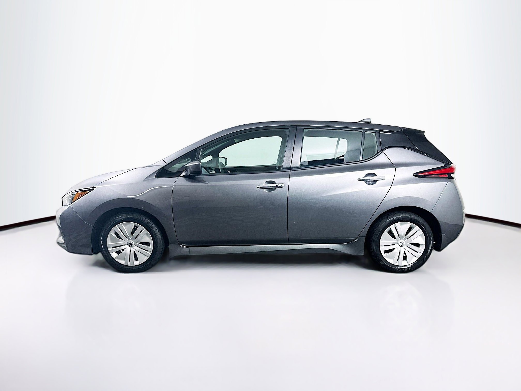 Used 2023 Nissan Leaf S image 4