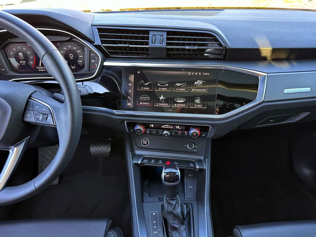 Used 2024 Audi Q3 2.0T Premium Plus w/ Premium Plus Package image 31