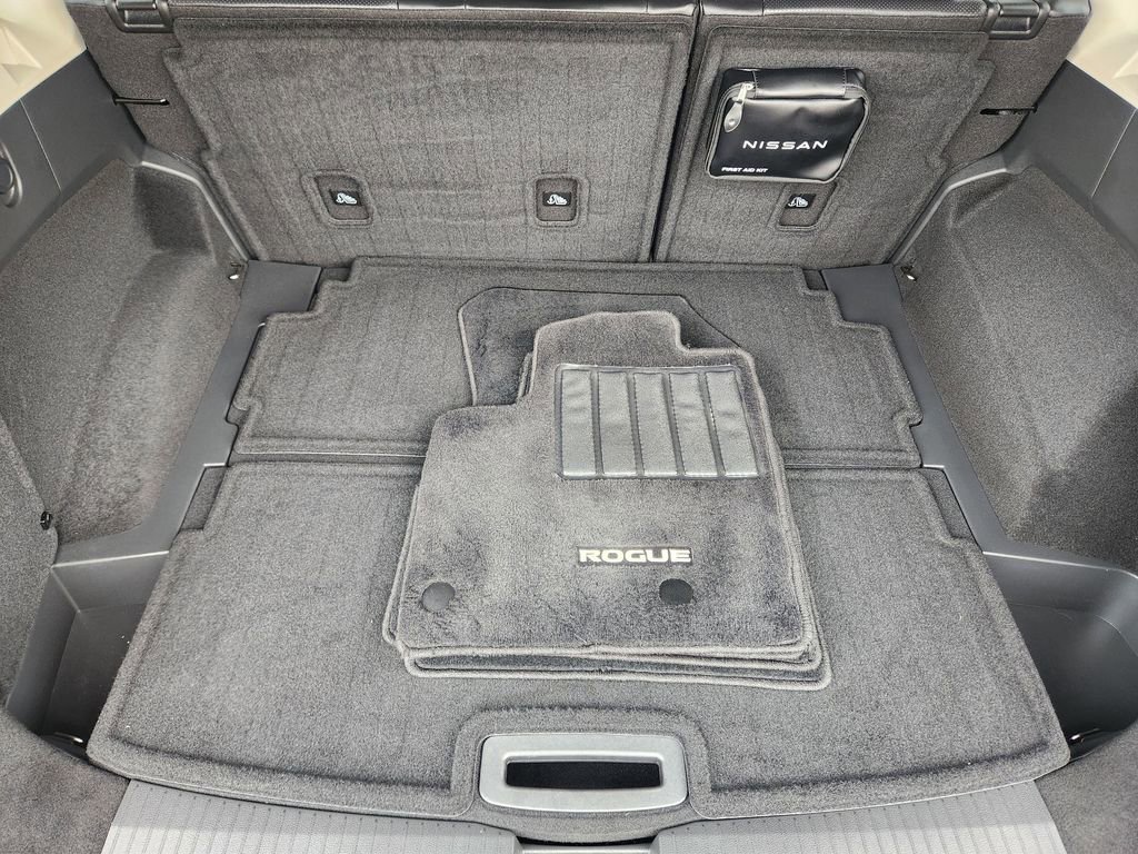 Used 2022 Nissan Rogue Platinum w/ Head-Up Display Package image 13