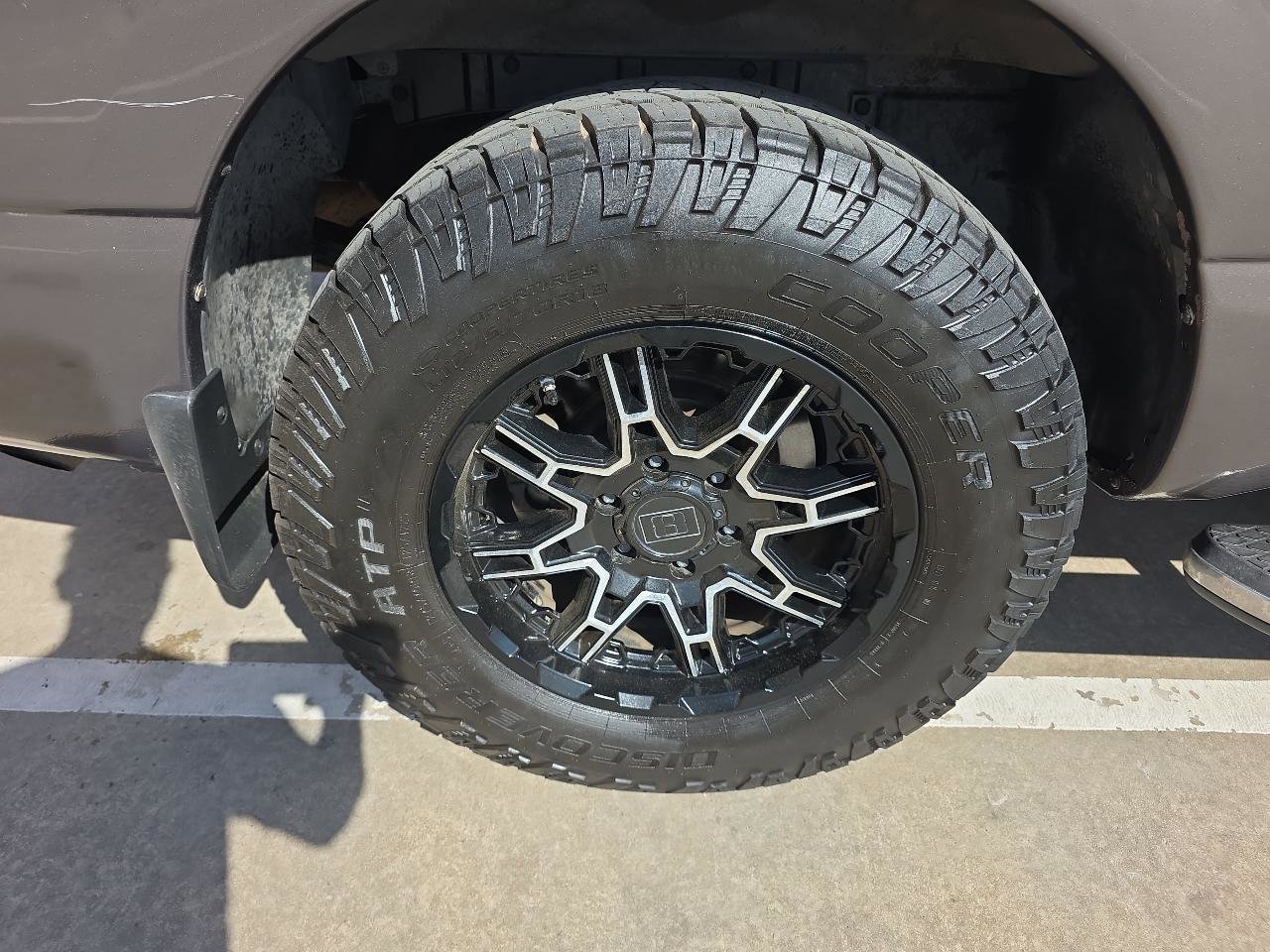 Used 2017 Nissan Titan SV image 28