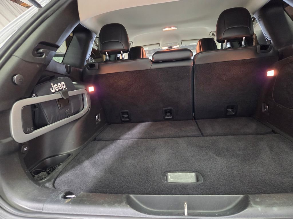 Used 2016 Jeep Cherokee Trailhawk w/ Cold Weather Group image 20