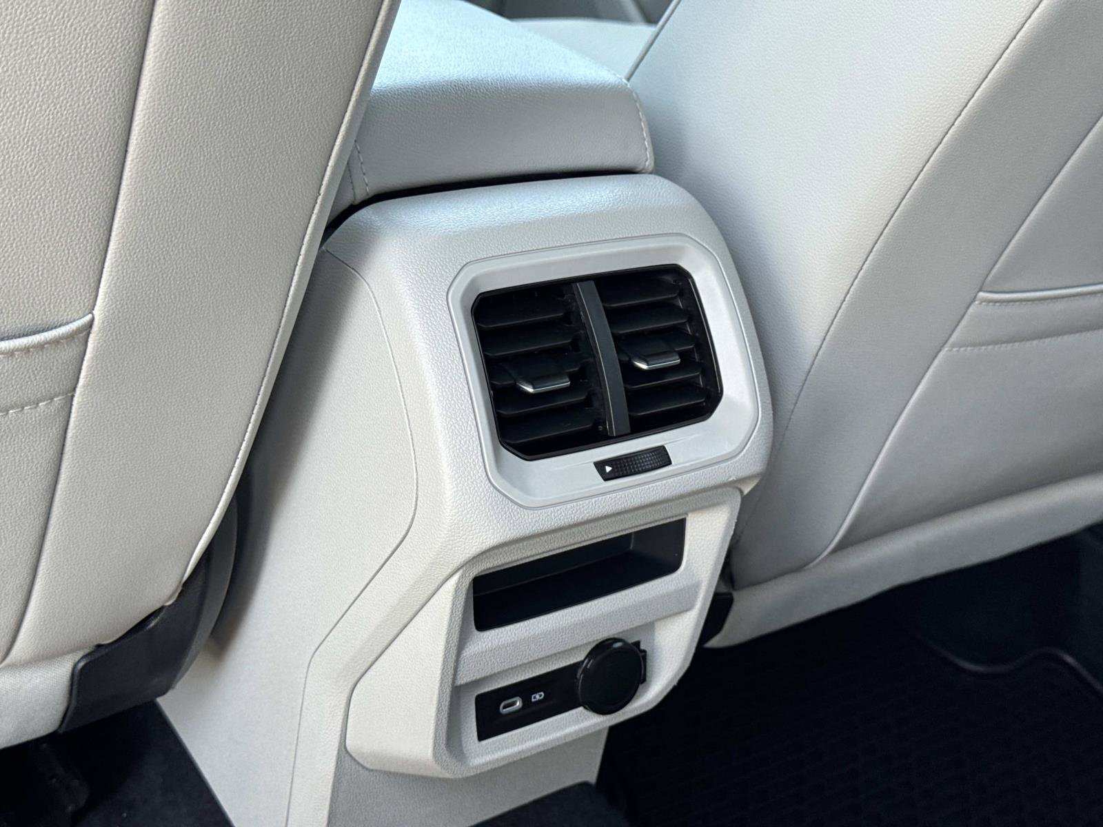 Used 2022 Volkswagen Tiguan SE R-Line image 26