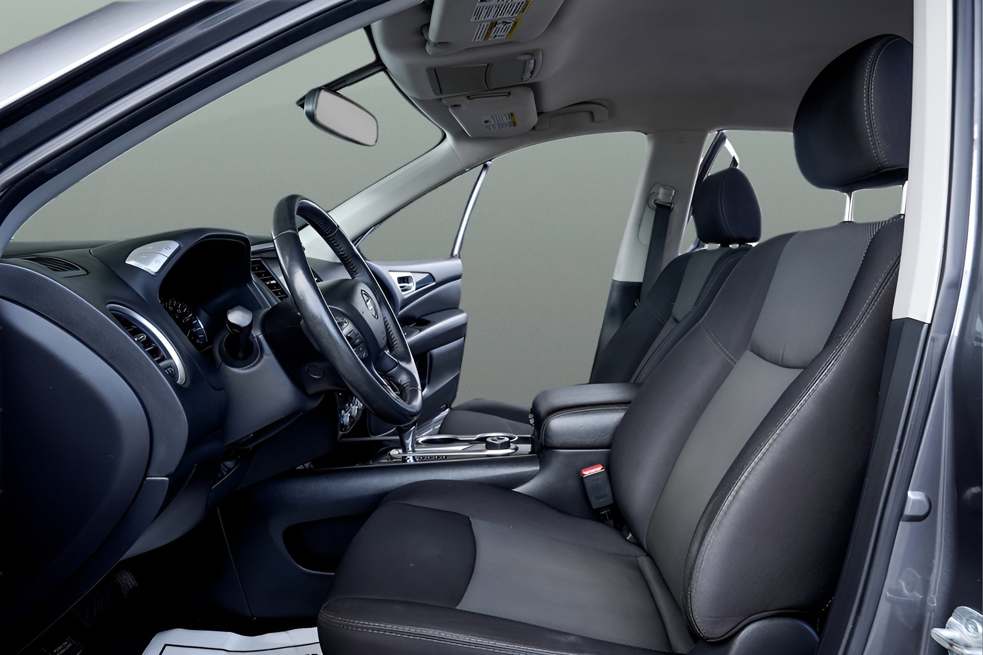 Used 2019 Nissan Pathfinder SV image 10