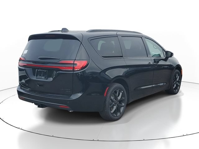 New 2027 Chrysler Pacifica Limited w/ Family Tech Group AWD/4WD image 4