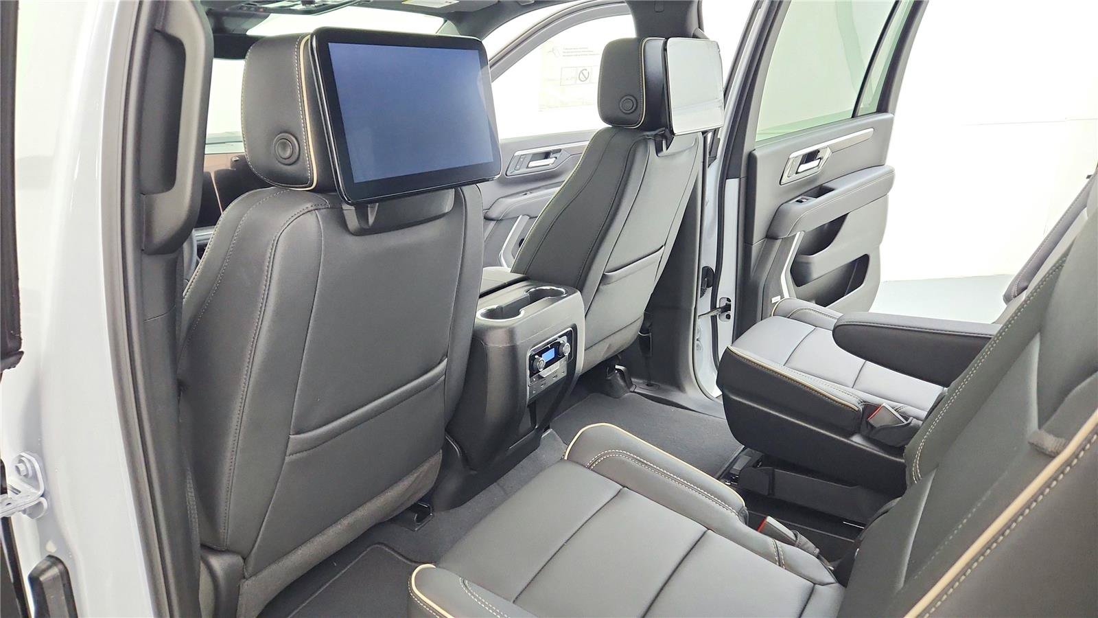 New 2026 Chevrolet Suburban Premier AWD/4WD image 21