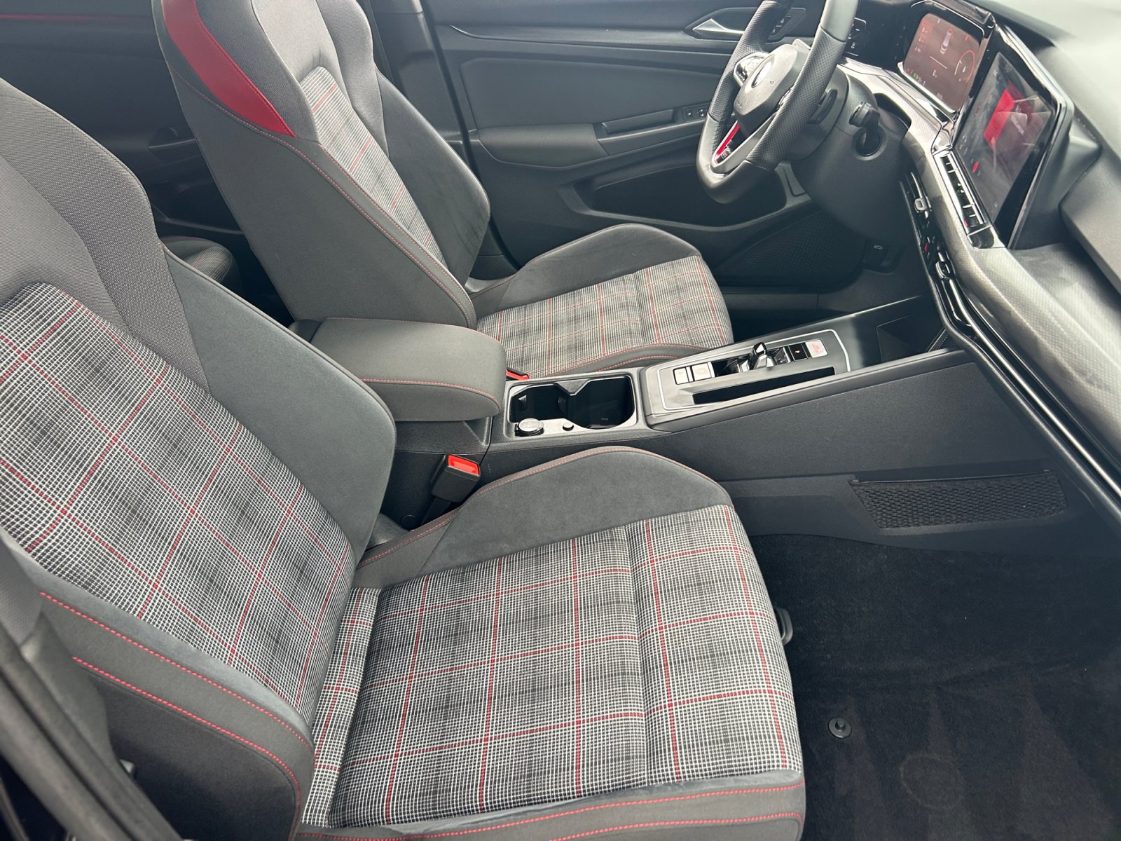 Used 2022 Volkswagen GTI SE FWD image 18