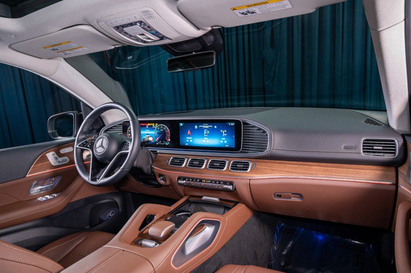 Certified 2026 Mercedes-Benz GLS 450 4MATIC image 4