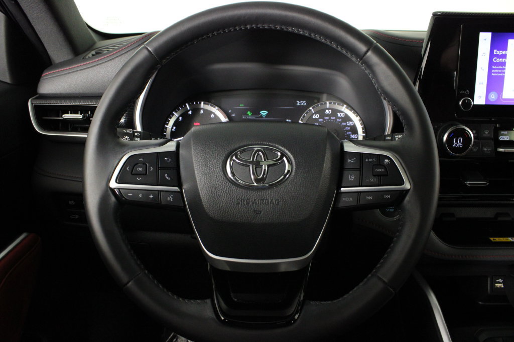 Used 2024 Toyota Highlander XSE FWD image 9