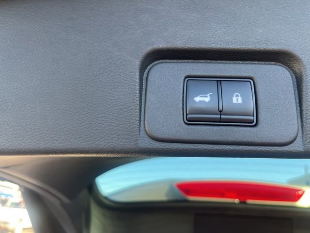 Used 2023 Nissan Rogue SL image 9