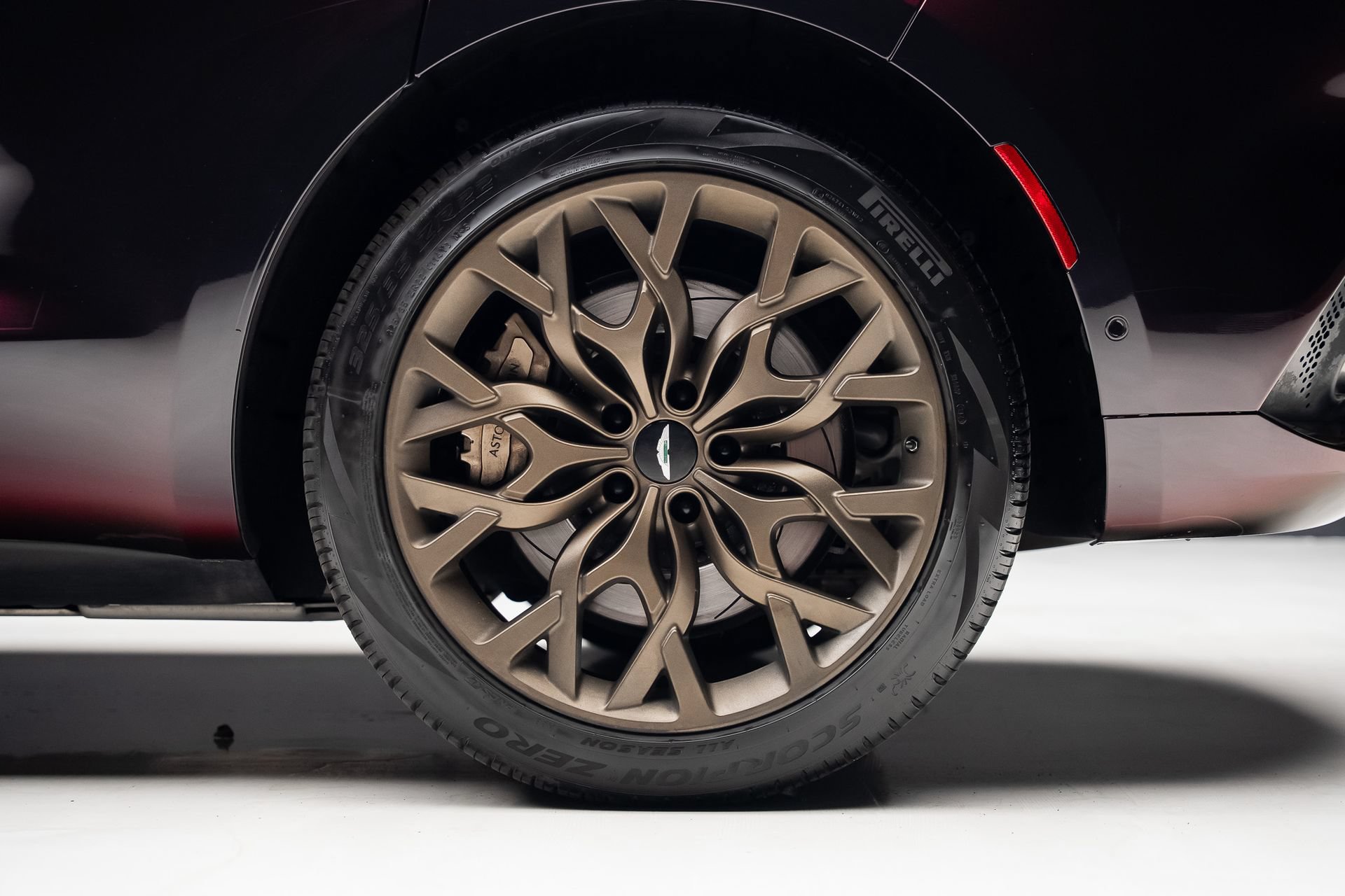 Used 2023 Aston Martin DBX AWD/4WD image 21
