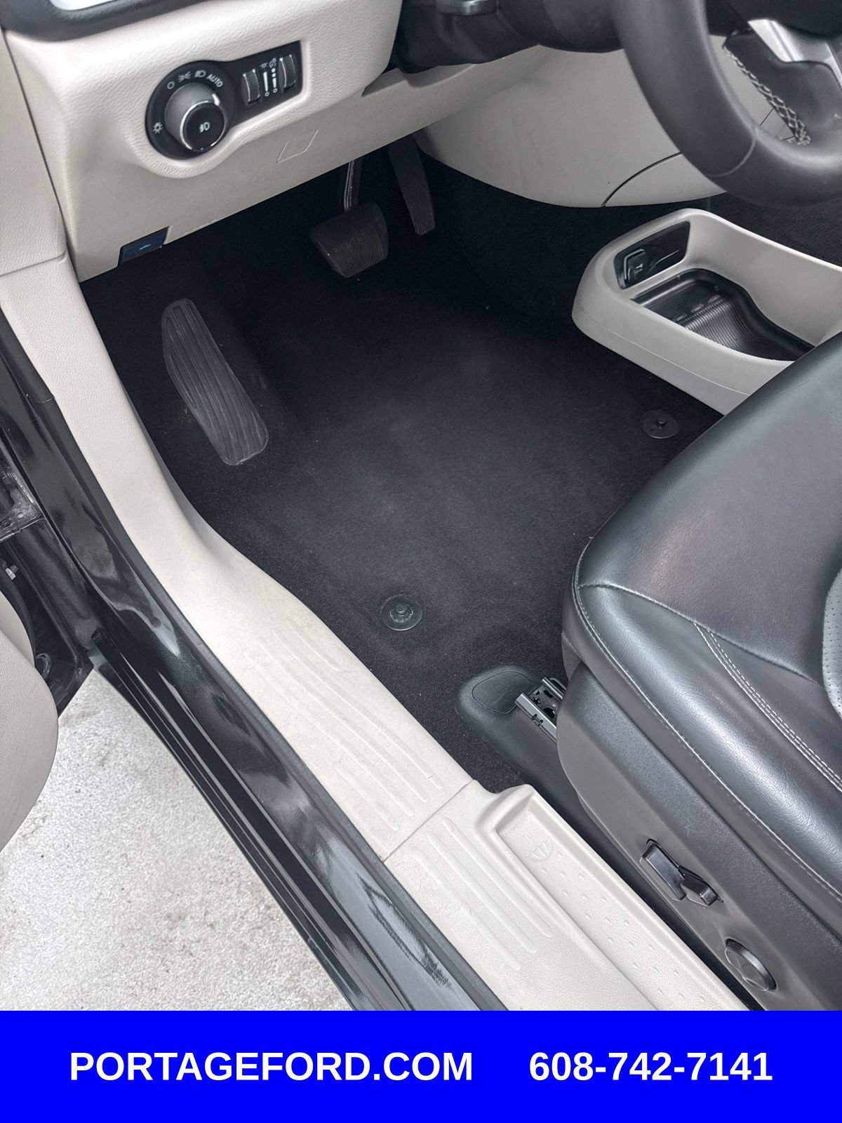 Used 2023 Chrysler Pacifica Touring-L FWD image 14