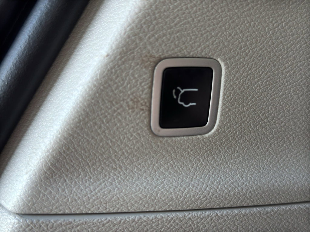 Used 2023 Chrysler Pacifica Touring-L FWD image 23