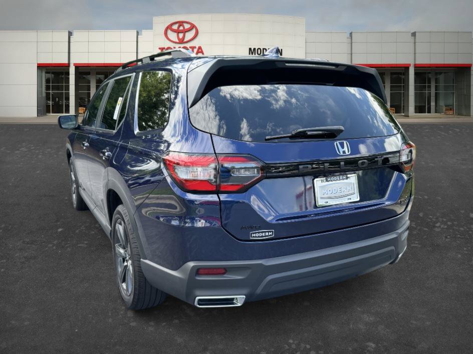 Used 2025 Honda Pilot Sport image 6