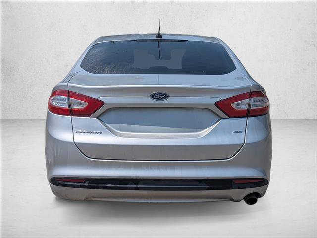 Used 2016 Ford Fusion SE FWD image 2