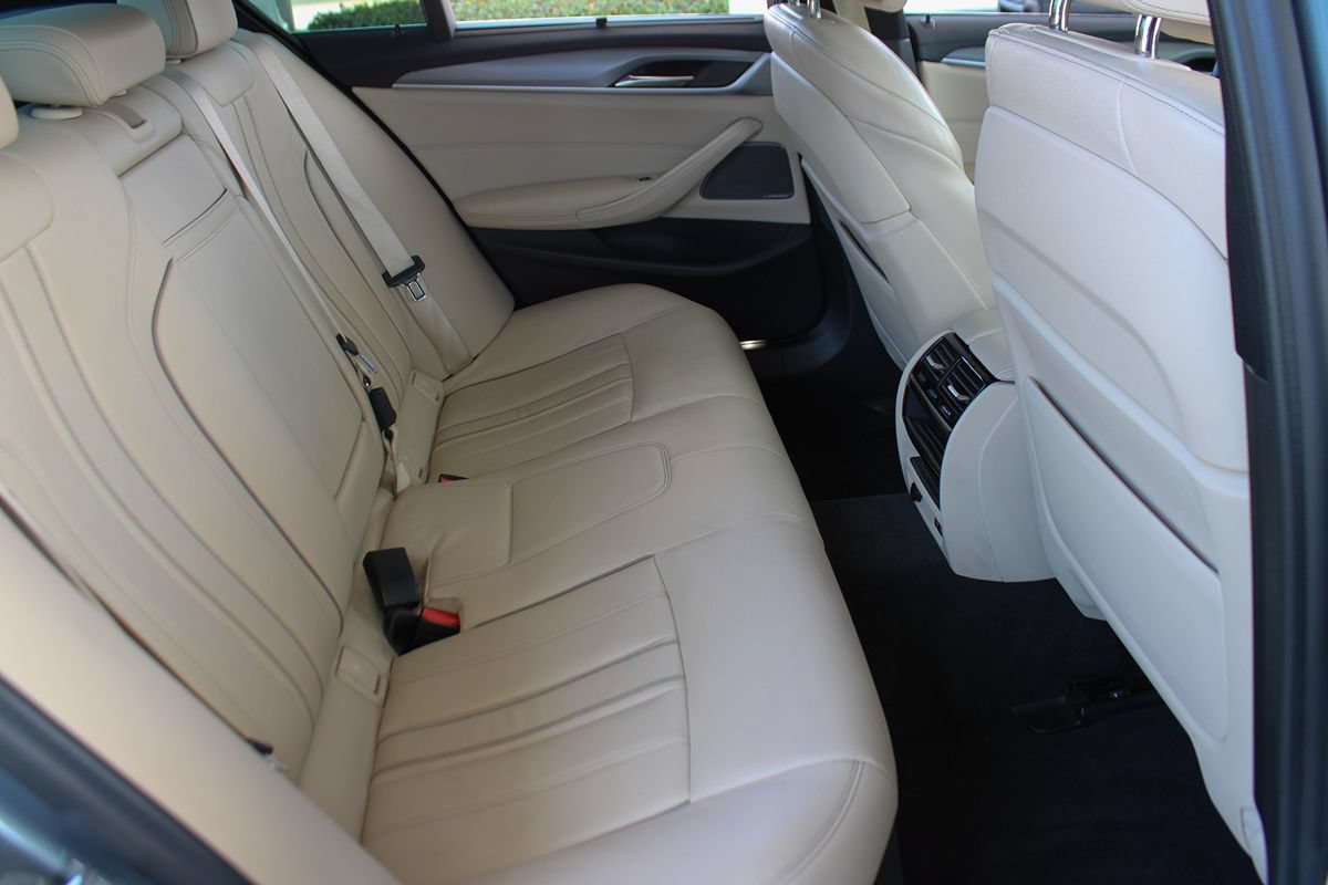 Used 2020 BMW M550i xDrive w/ Executive Package AWD/4WD image 25