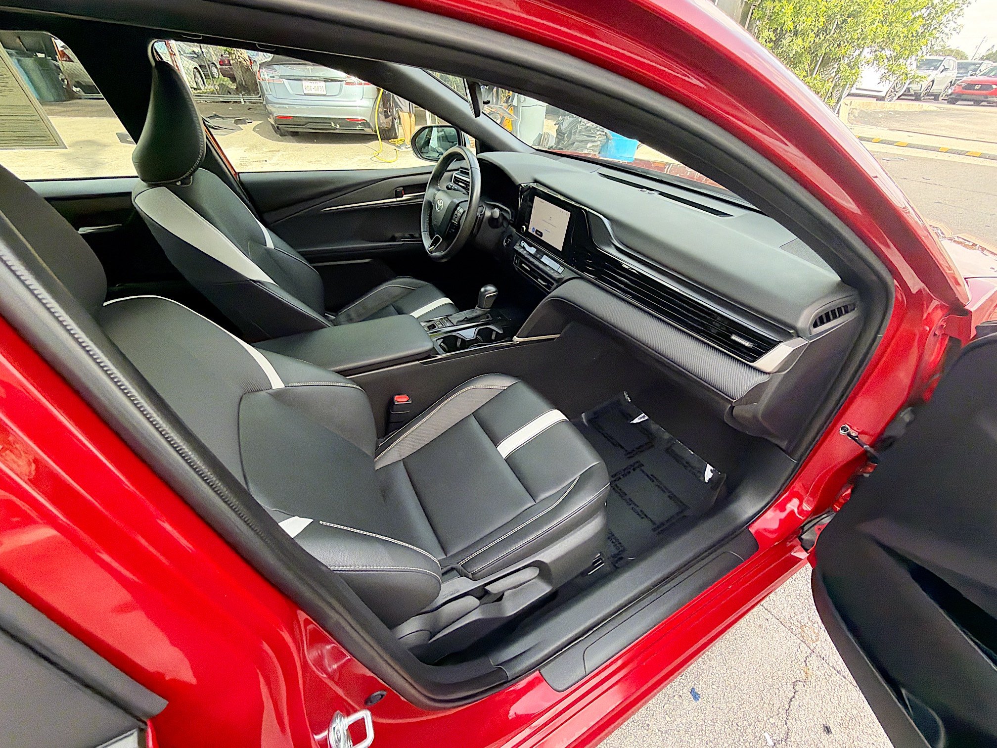 Used 2025 Toyota Camry SE FWD image 31