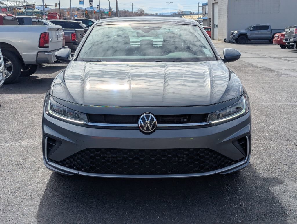 Used 2025 Volkswagen Jetta SE FWD image 10
