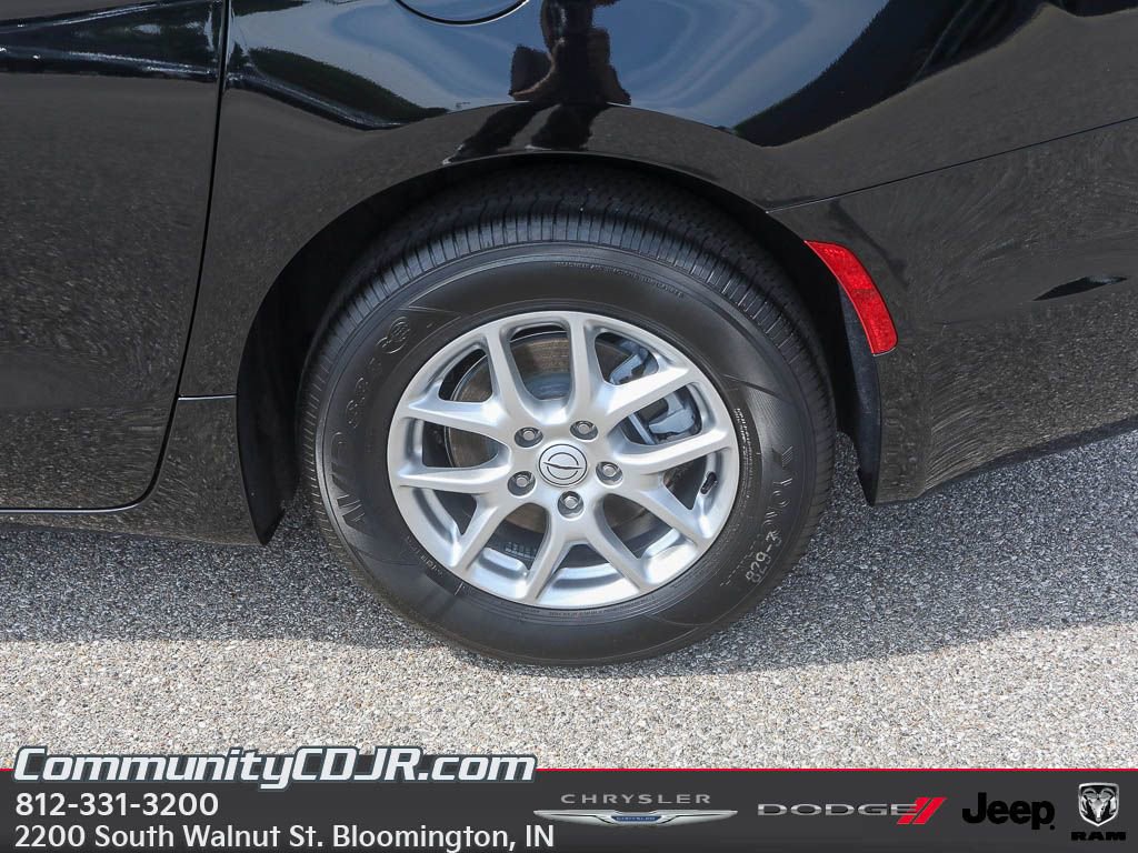 New 2025 Chrysler Voyager LX FWD image 4