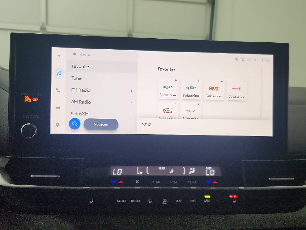 Used 2025 Toyota Sienna XLE FWD image 26