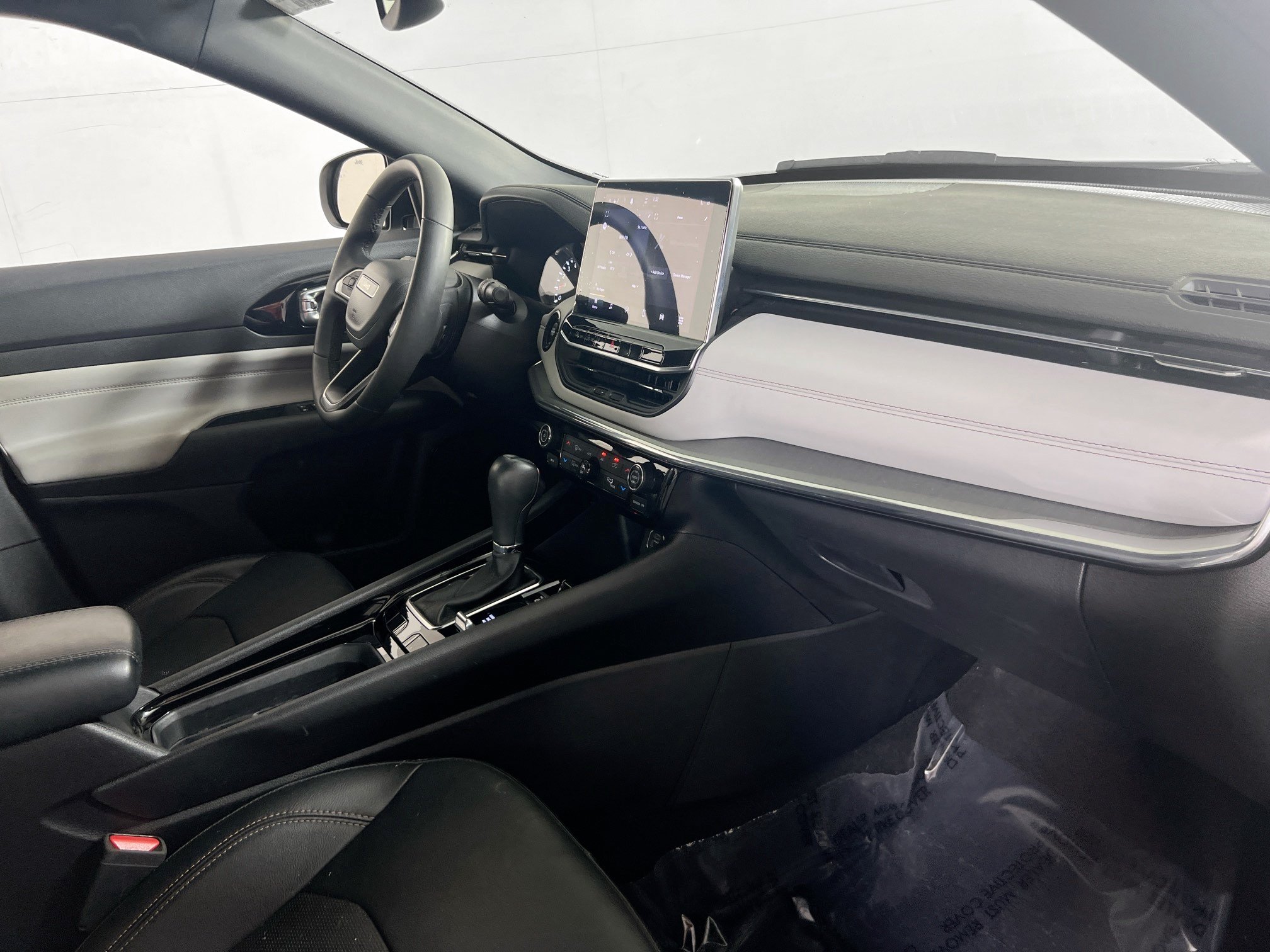 Used 2023 Jeep Compass Limited AWD/4WD image 27