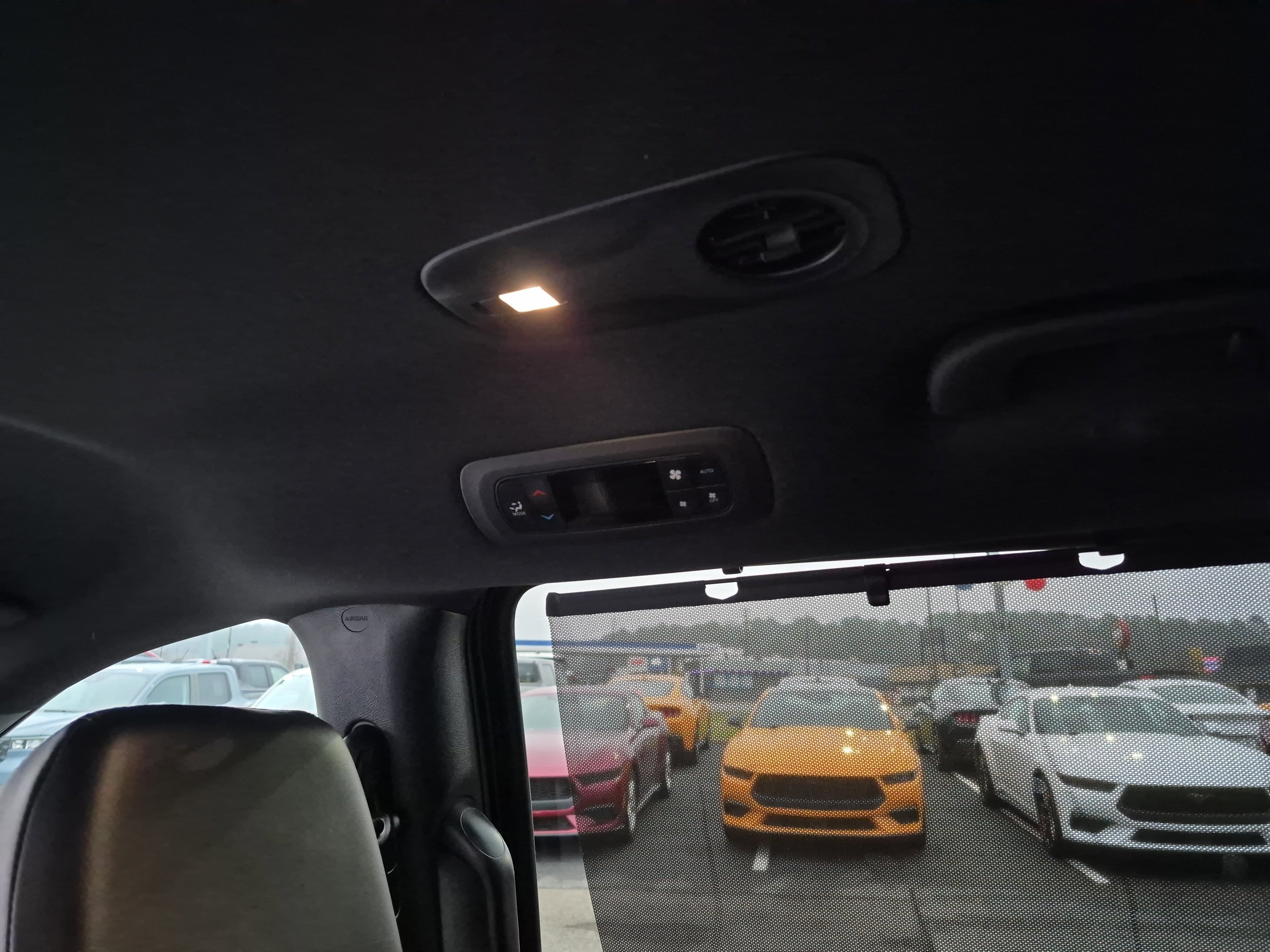 Used 2025 Chrysler Pacifica Select image 18