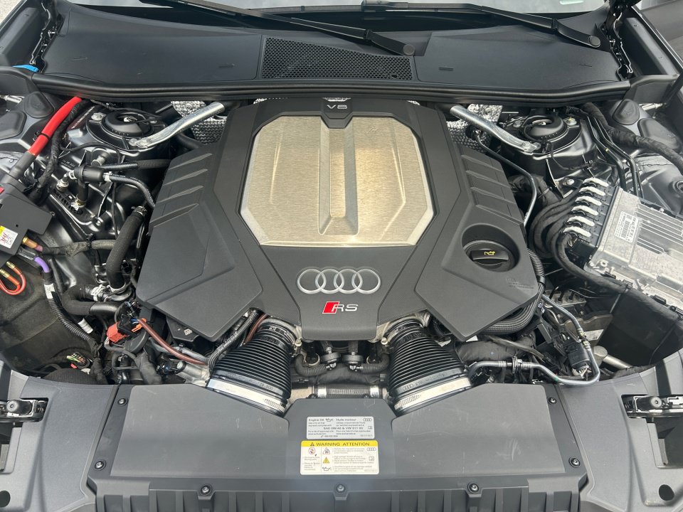 Certified 2024 Audi RS 6 performance AWD/4WD image 16