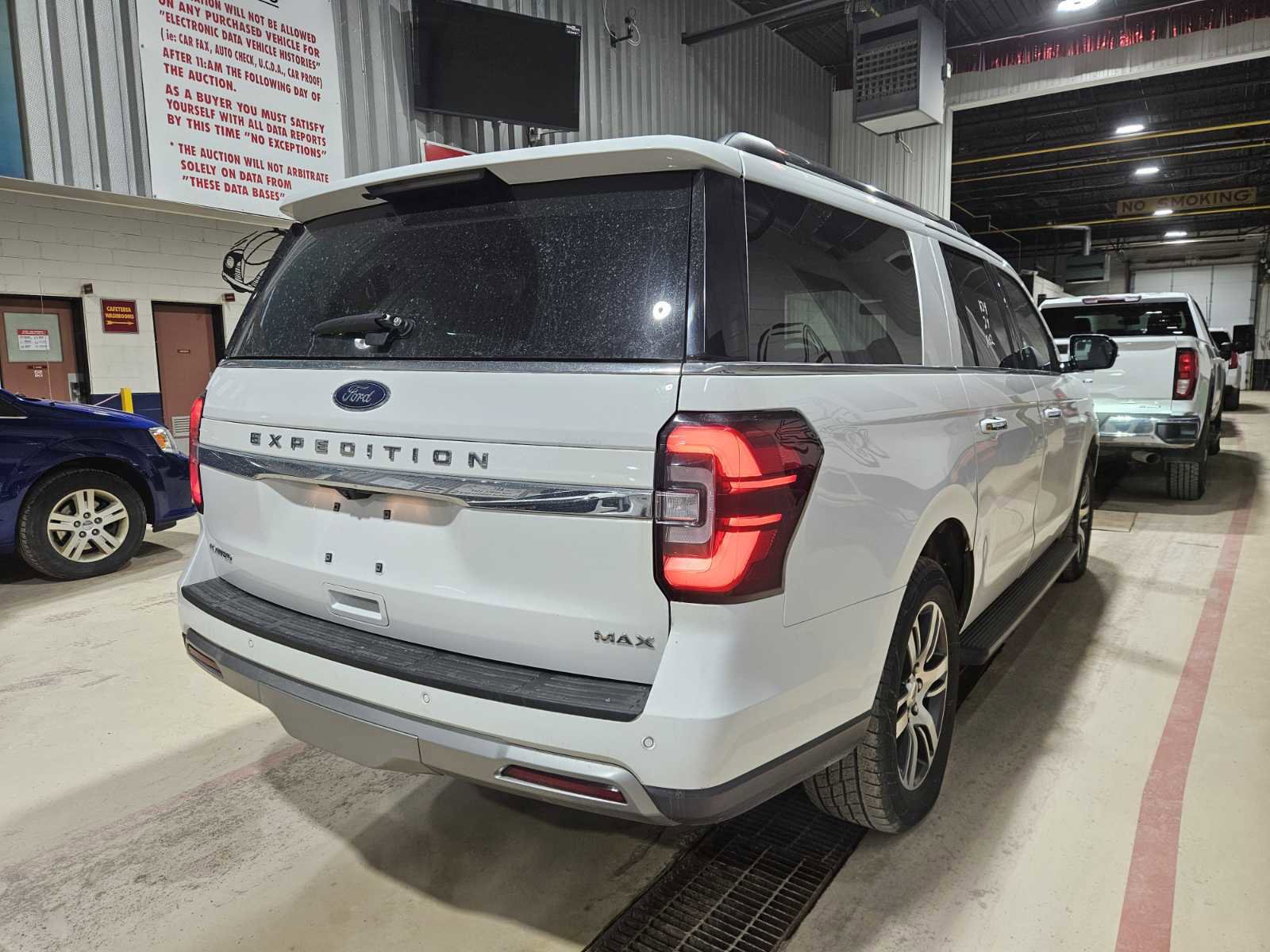 Used 2024 Ford Expedition Max Limited AWD/4WD image 3
