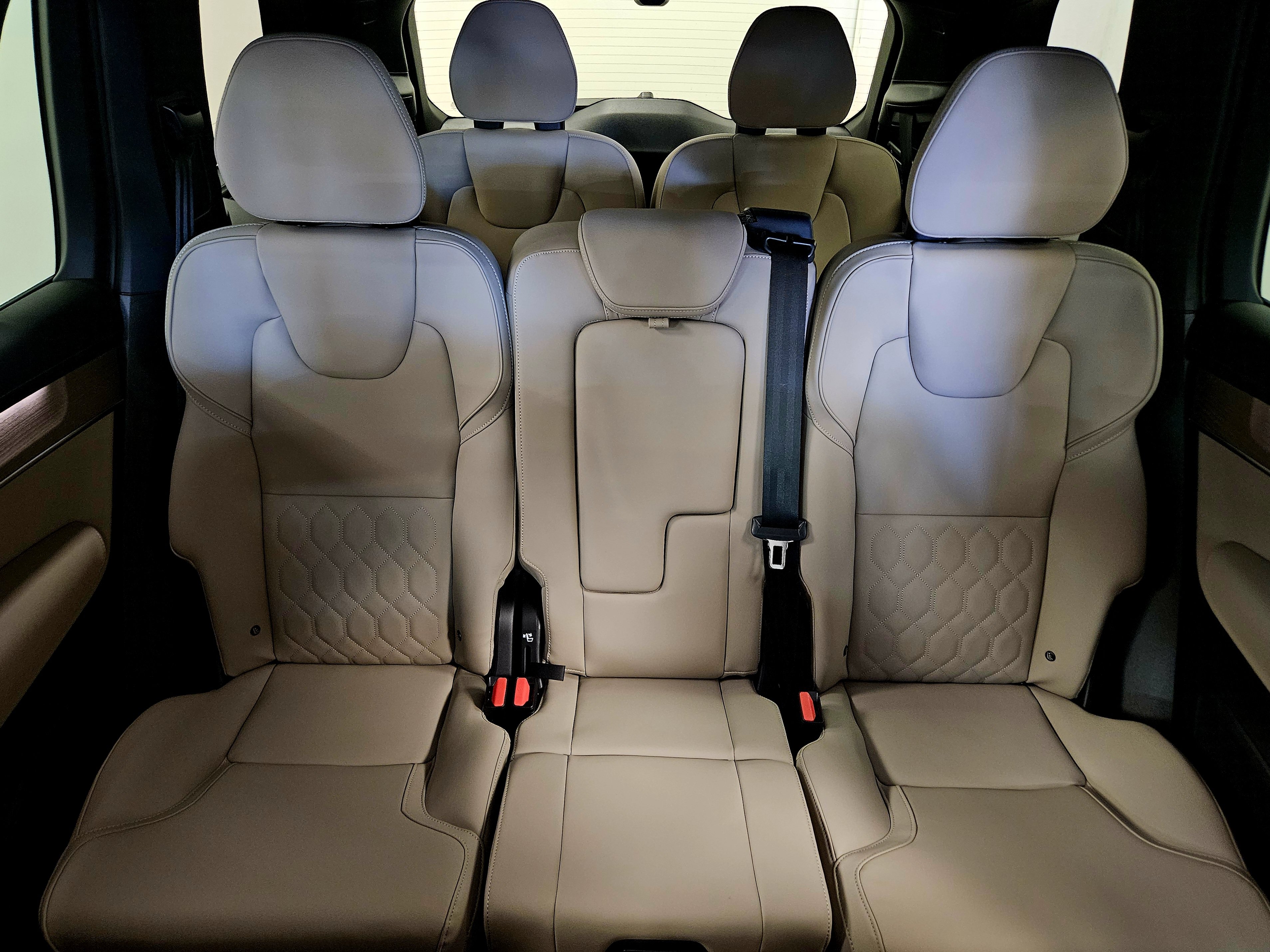 New 2026 Volvo XC90 T8 Plus w/ Protection Package Premier AWD/4WD image 41