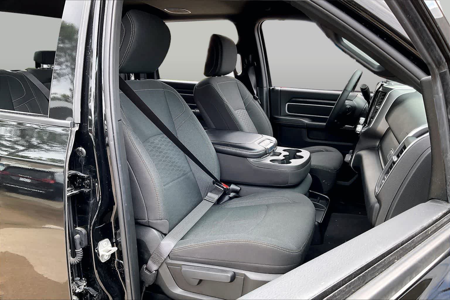 Certified 2025 RAM 2500 Big Horn AWD/4WD image 9