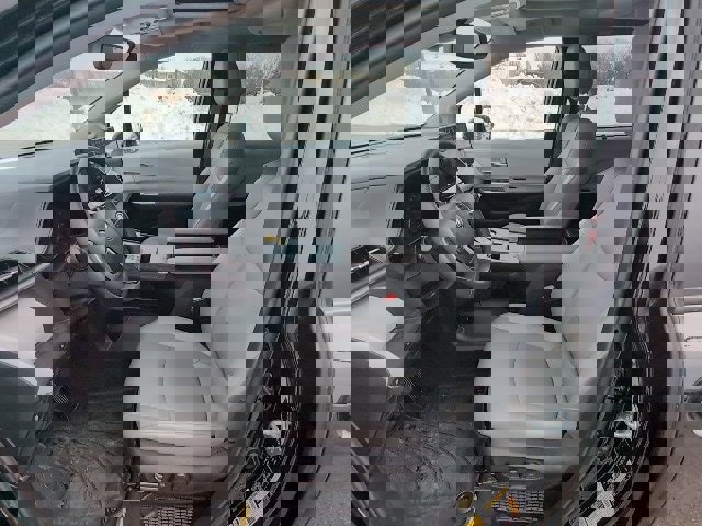 Used 2025 Toyota Sienna XLE image 12